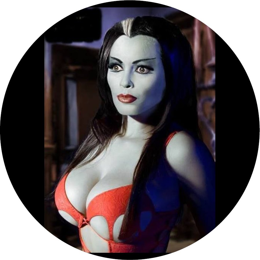 Lili Munster Hot